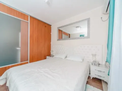 Izdavanje, dvosoban stan, 50m², Bečići, Budva - image 7