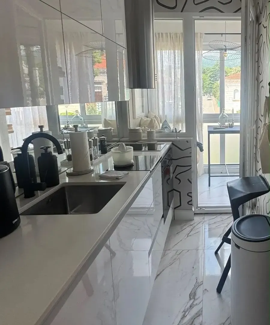 Izdavanje, jednosoban stan, 42m², Centar, Tivat