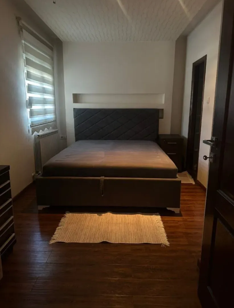 Izdavanje, dvosoban stan, 75m², Konik, Podgorica