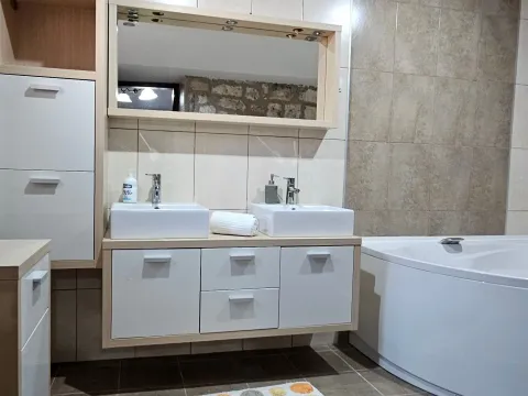 Rent, house, 350m², Blizikuće, Budva - image 11