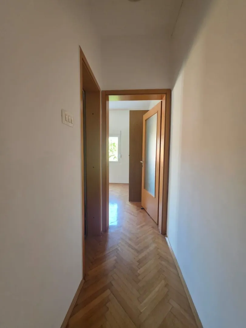 Izdavanje, trosoban stan, 130m², Preko Morače, Podgorica