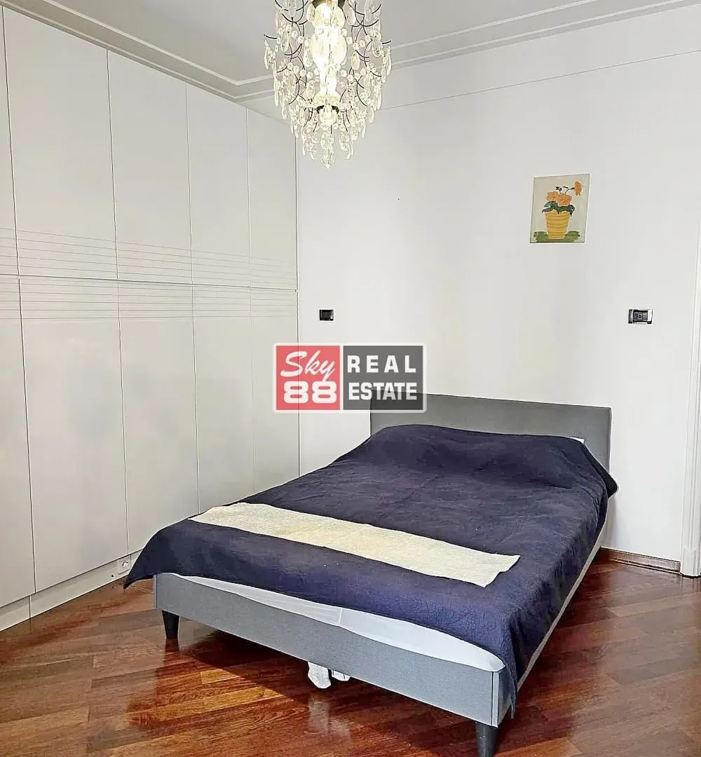 Izdavanje, trosoban stan, 86m², Kalenić Pijaca, Vračar Sve Podlokacije