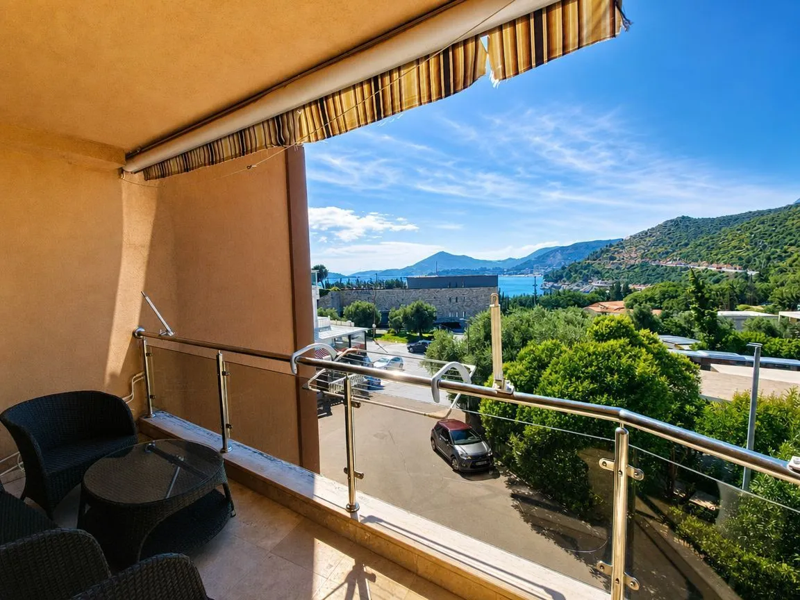 Rent, two bedroom apartment, 80m², Kamenovo, Budva