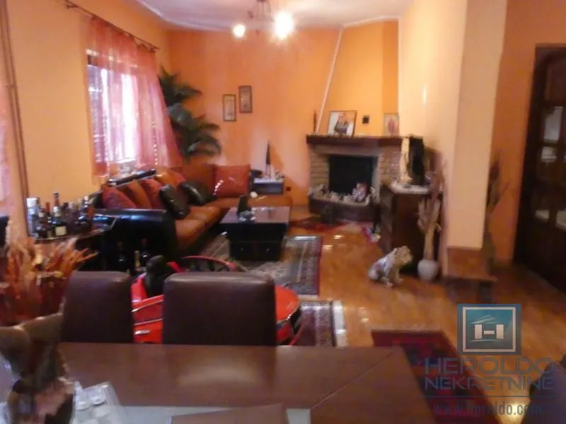 Prodaja, kuća, 380m², Pivara, Jagodina