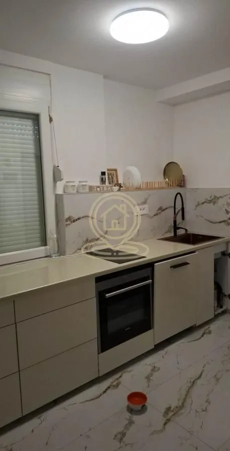 Izdavanje, trosoban stan, 76m², Rotkvarija, Novi Sad Sve Podlokacije