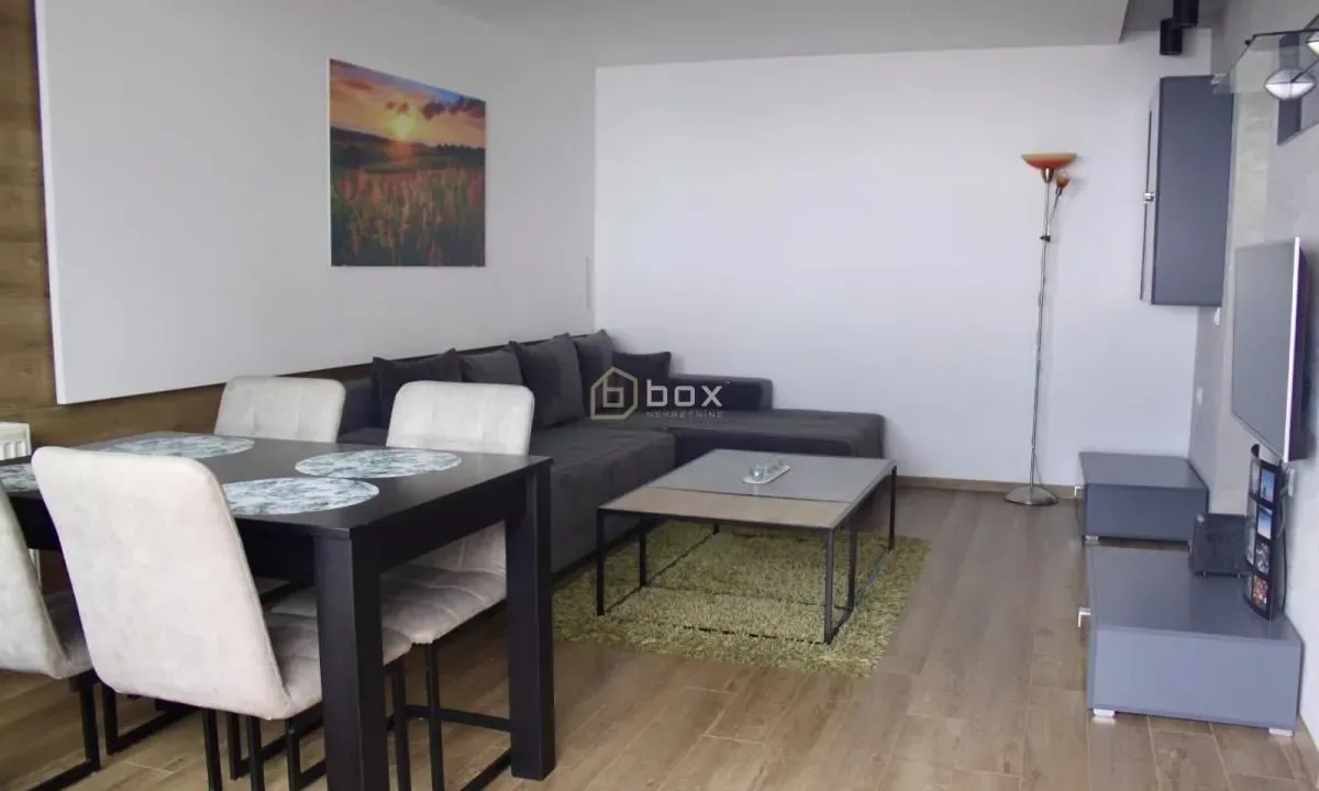 Izdavanje, trosoban stan, 61m², Centar, Niš
