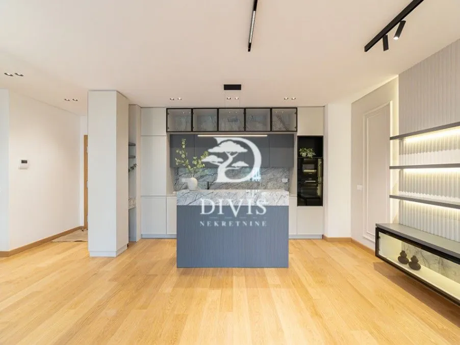 Izdavanje, trosoban stan, 94m², Vukov Spomenik, Zvezdara Sve Podlokacije