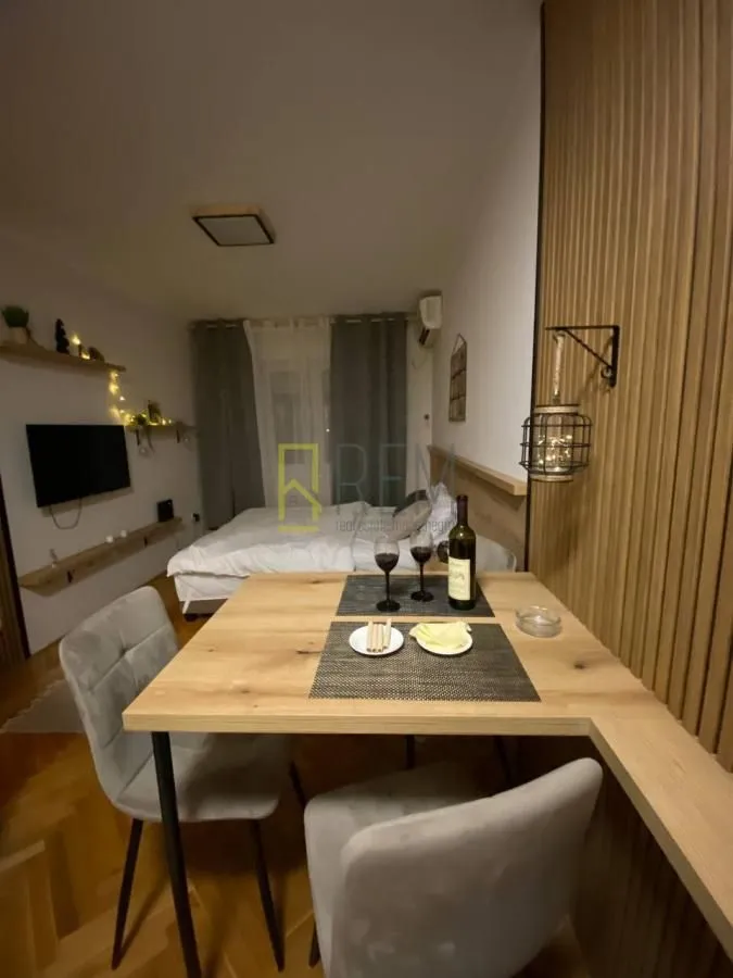 Prodaja, garsonjera, 21m², Blok 6, Podgorica