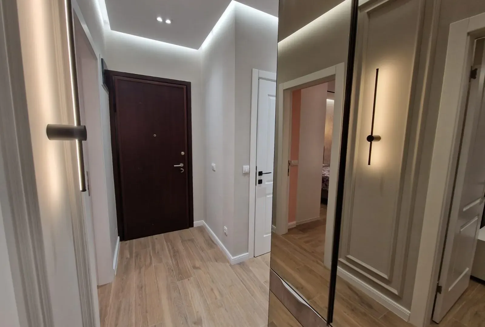 Izdavanje, dvosoban stan, 72m², Centar, Tivat