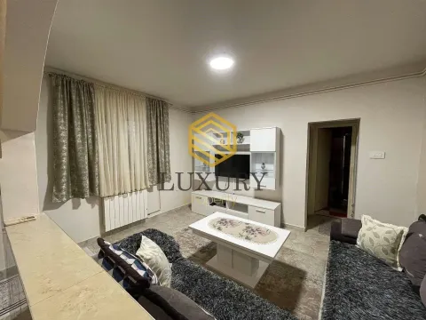 Izdavanje, dvosoban stan, 80m², Zelenika, Podgorica - image 1