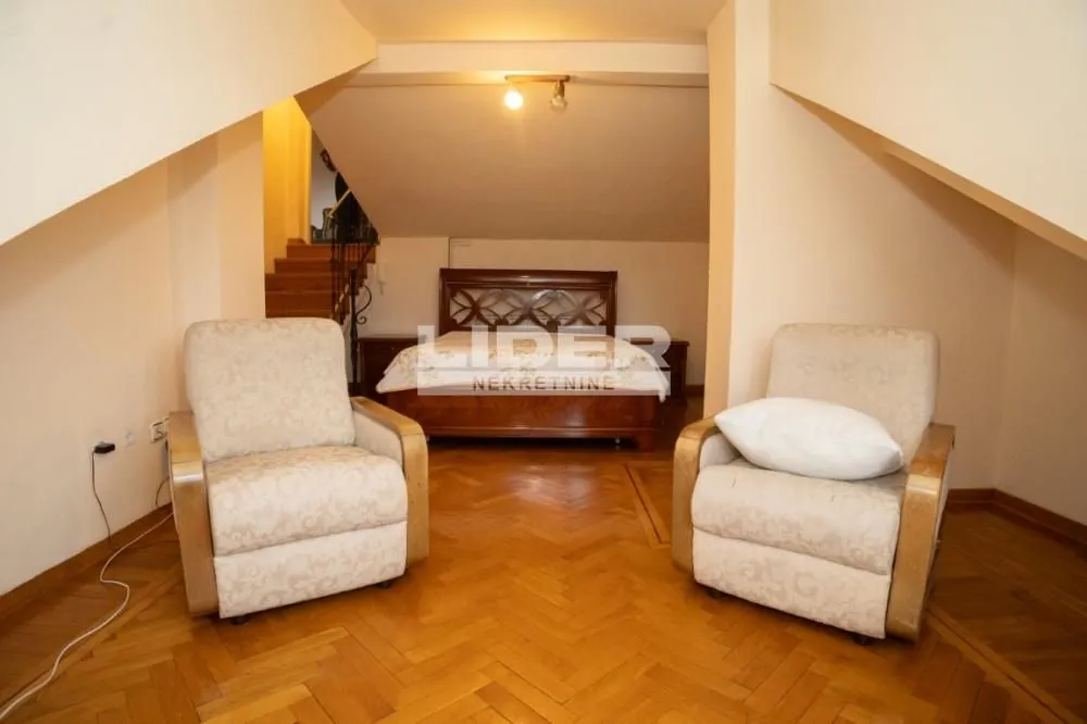 Rent, apartment, 150m², Stari Grad, Beograd