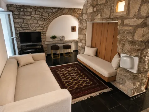 Daily-rent, two bedroom apartment, 90m², Stari Grad, Budva - image 4