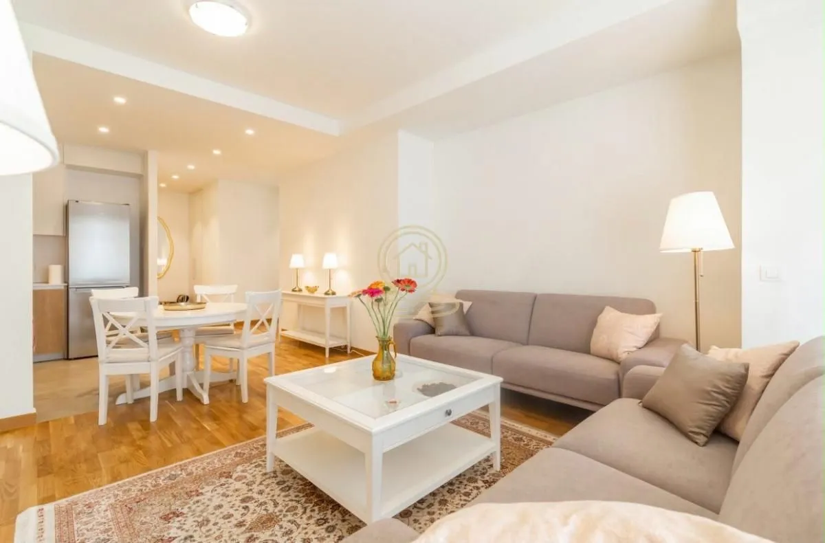 Izdavanje, trosoban stan, 87m², Savski Venac, Beograd