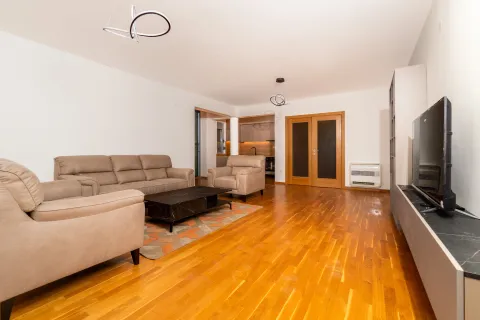 Rent, three bedroom apartment, 150m², Gorica C, Podgorica - image 1