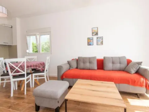 Izdavanje, jednosoban stan, 36m², Radanovići, Kotor - image 4