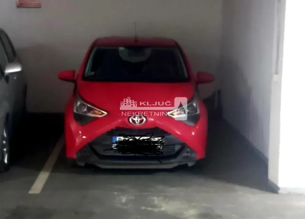 Izdavanje, parking/garaža, 12m², Južni Bulevar, Vračar Sve Podlokacije