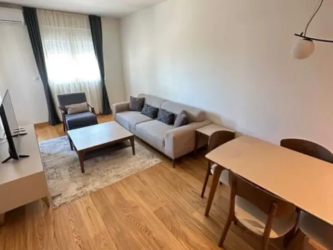 Izdavanje, jednosoban stan, 49m², New City, Podgorica