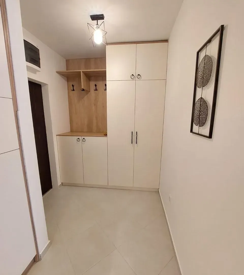 Izdavanje, jednosoban stan, 47m², Bečići, Budva
