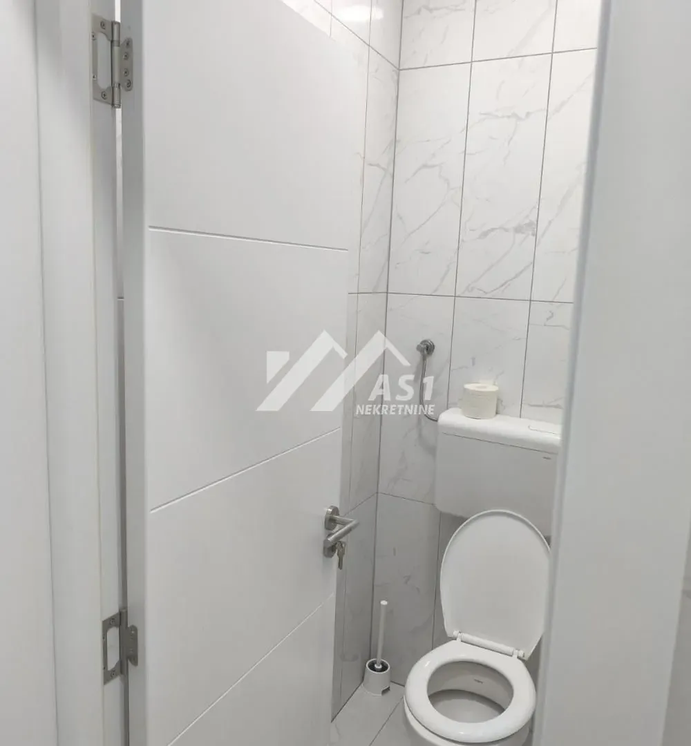 Rent, office space, 130m², Žabalj, Srbija