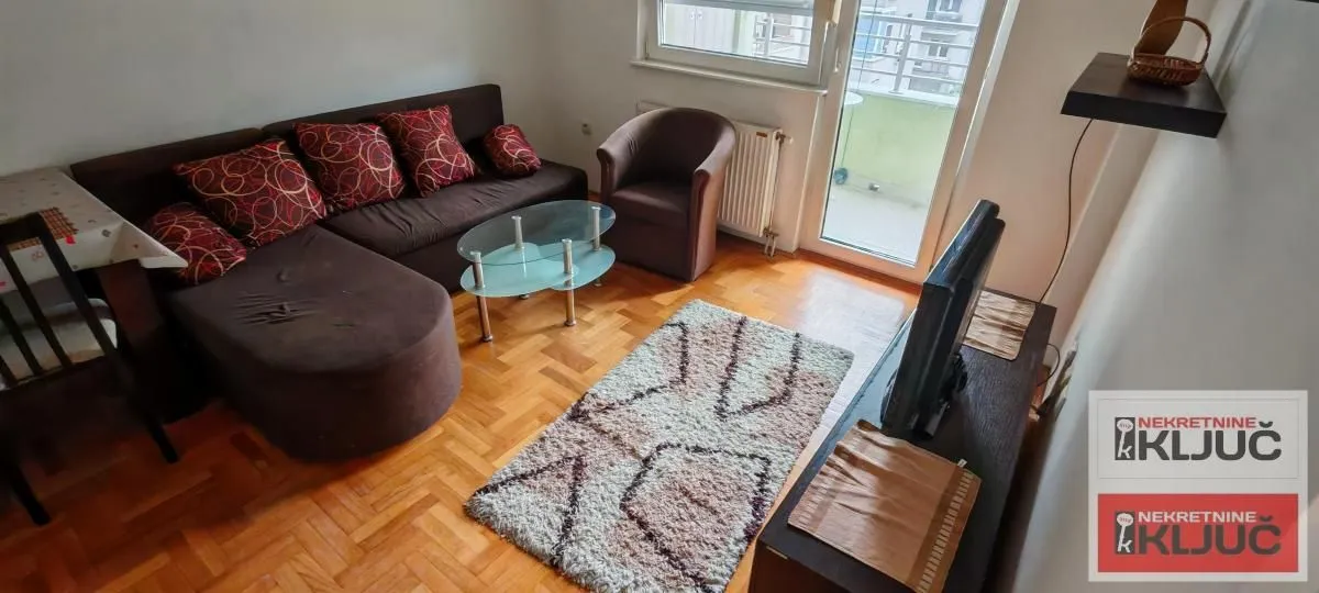 Izdavanje, jednosoban stan, 37m², Bulevar Oslobodjenja, Novi Sad Sve Podlokacije