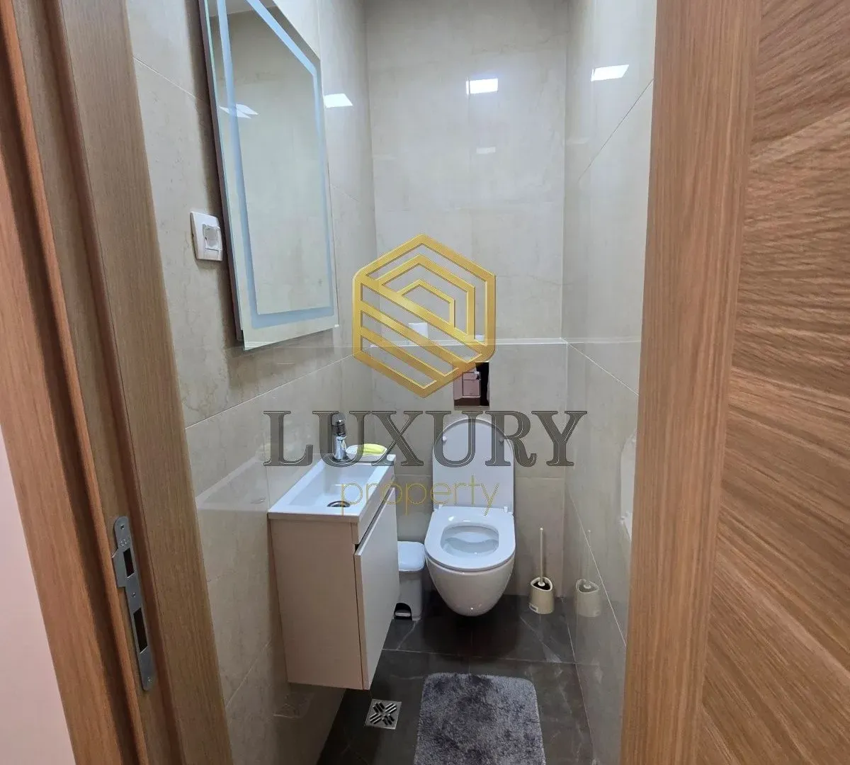Izdavanje, trosoban stan, 103m², Tološka šuma, Podgorica