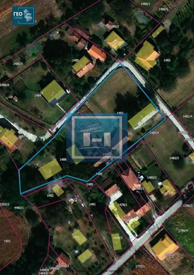 Katastarski plan parcele sa granicama i okolnim objektima.