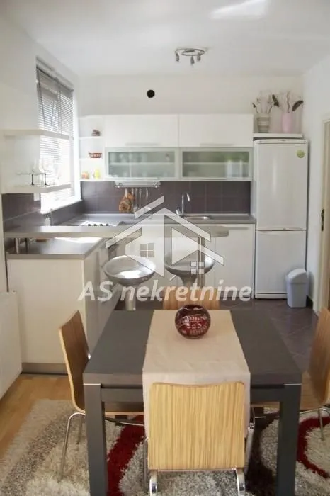 Izdavanje, dvosoban stan, 70m², Novi Beograd Sve Podlokacije, Beograd