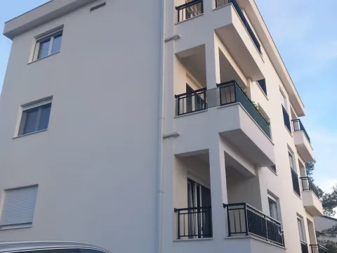 Rent, one bedroom apartment, 50m², Kalimanj, Tivat - image 12