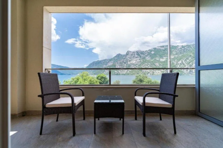 Izdavanje, garsonjera, 34m², Kotor, Crna Gora