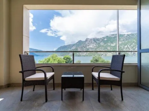Izdavanje, garsonjera, 34m², Kotor, Crna Gora