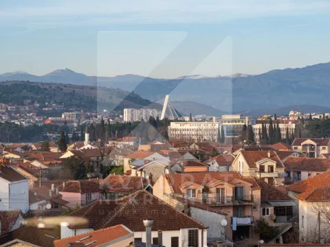 Izdavanje, dvosoban stan, 80m², Stara Varoš, Podgorica - image 23