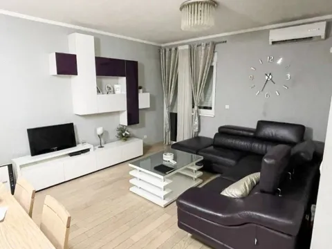 Izdavanje, dvosoban stan, 70m², Zagorič, Podgorica - image 8