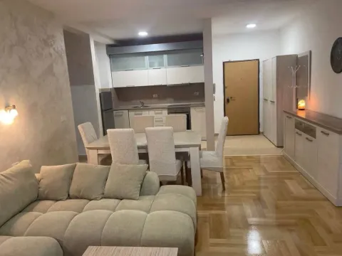 Rent, one bedroom apartment, 85m², Tivat, Crna Gora - image 7