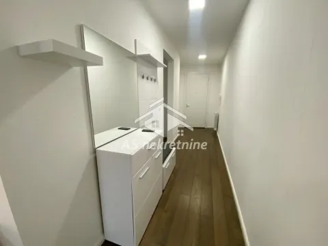 Izdavanje, stan, 77m², Vračar Sve Podlokacije, Beograd - image 12