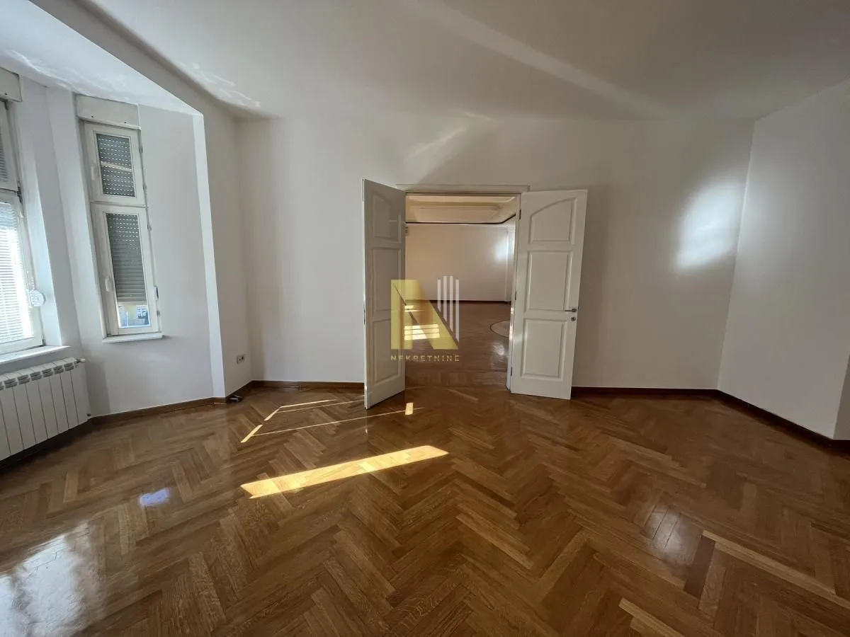 Prodaja, četvorosoban stan, 213m², Centar, Novi Sad