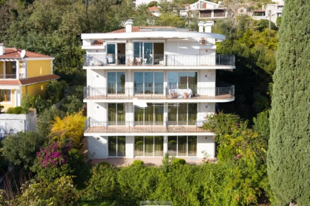 Prodaja, trosoban stan, 107m², Đenovići, Herceg Novi
