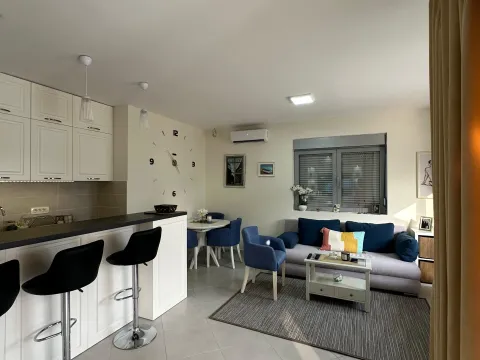 Izdavanje, jednosoban stan, 48m², Tivat, Crna Gora - image 6