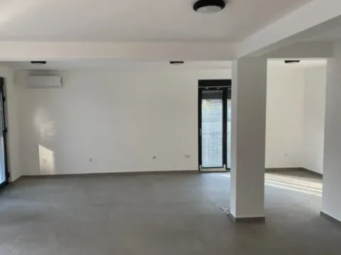 Rent, office space, 70m², Gradiošnica, Tivat - image 2
