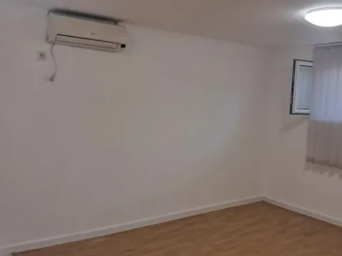 Izdavanje, poslovni prostor, 41m², Preko Morače, Podgorica - image 8