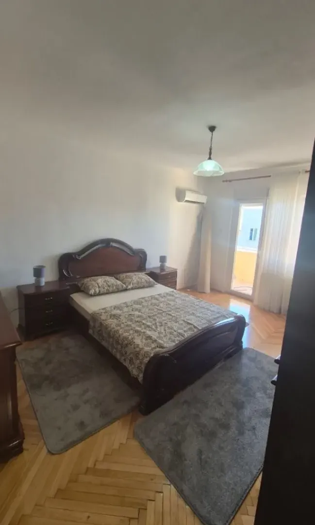 Izdavanje, dvosoban stan, 80m², Centar, Podgorica