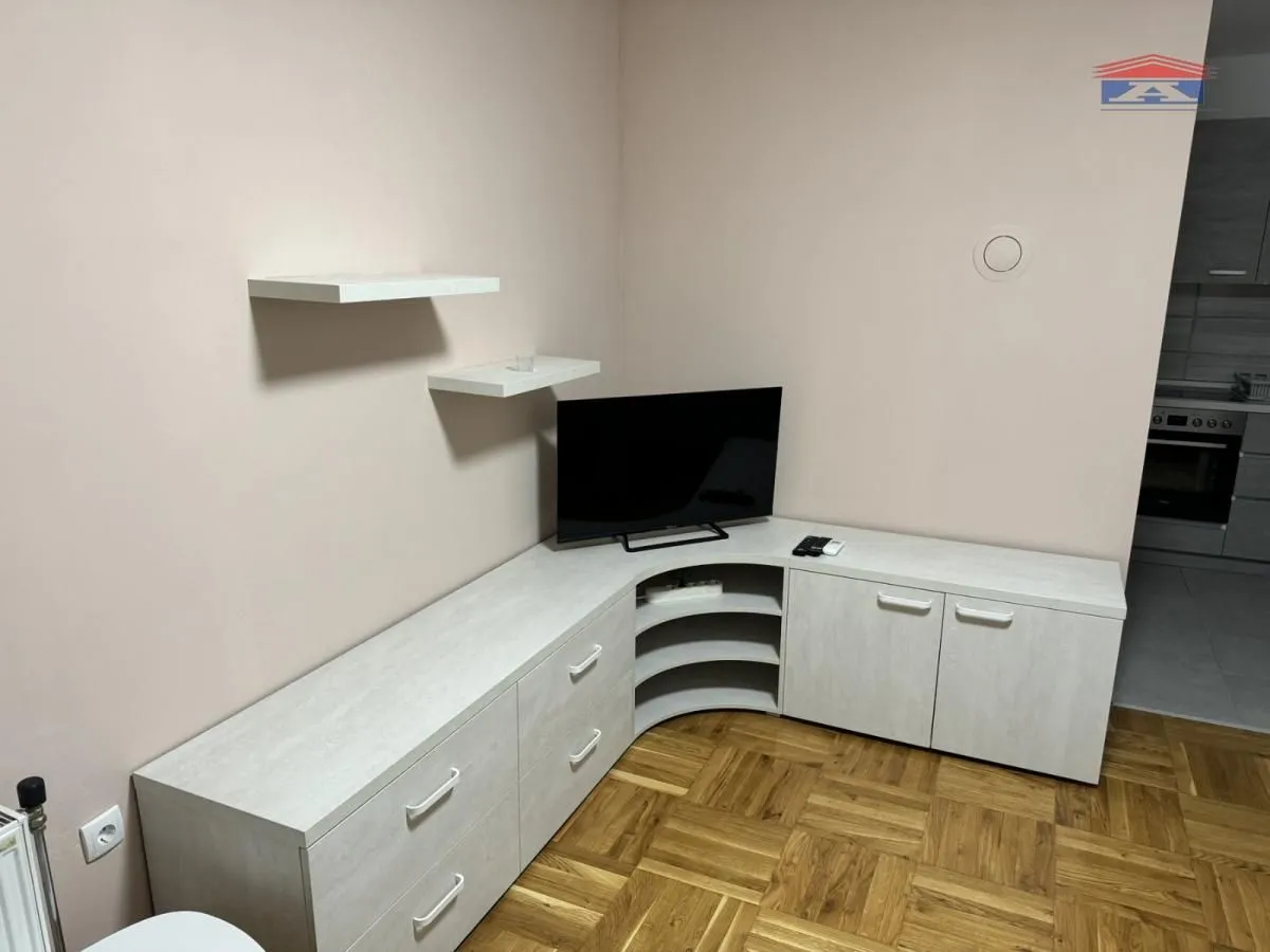 Izdavanje, garsonjera, 25m², Grbavica, Novi Sad Sve Podlokacije