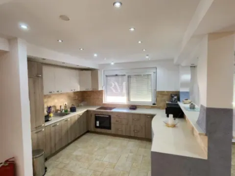 Rent, three bedroom apartment, 150m², Centar, Tivat - image 4