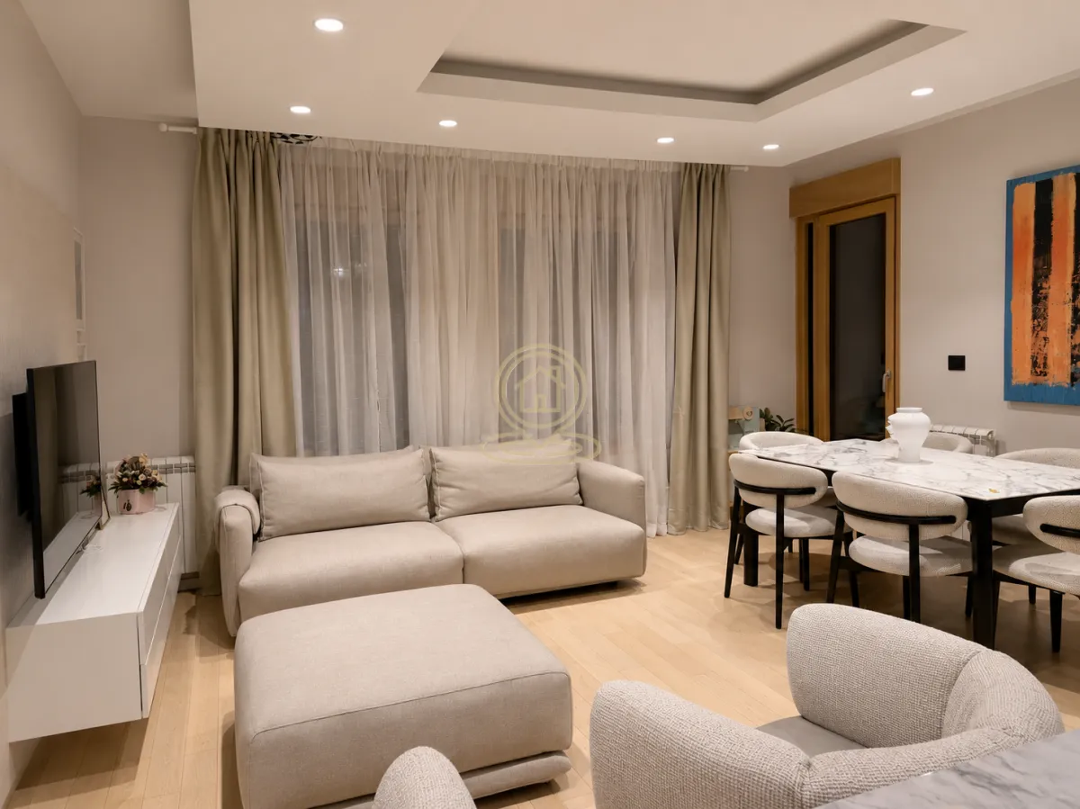 Izdavanje, četvorosoban stan, 104m², Stari Grad, Beograd