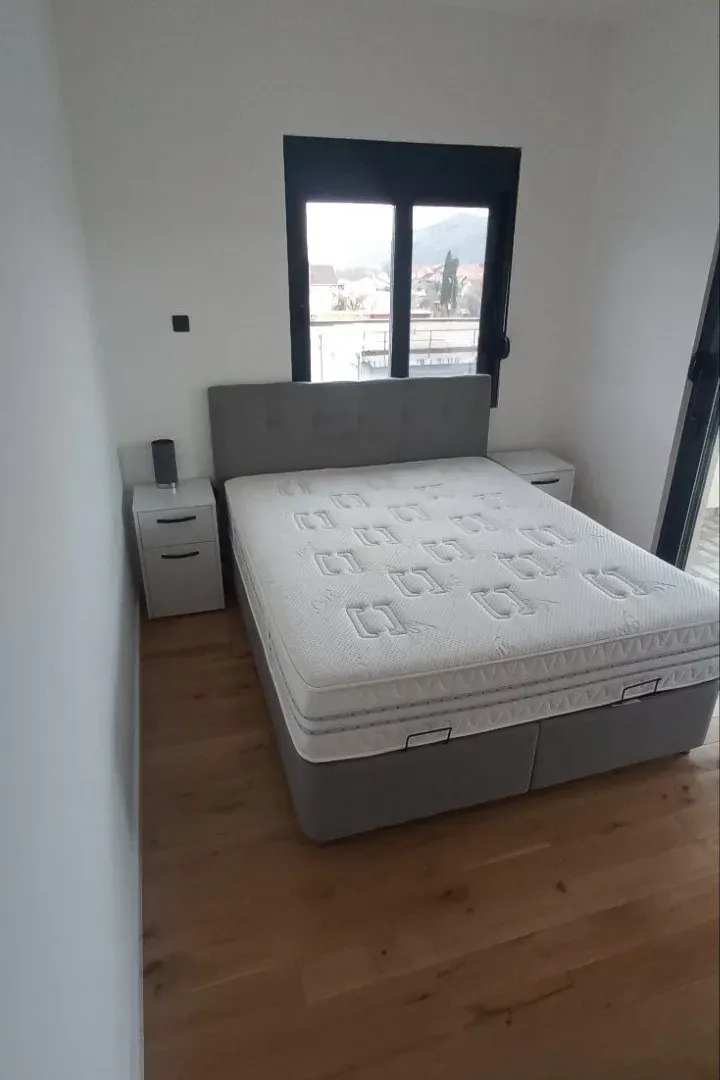 Izdavanje, kuća, 180m², Gornja Gorica, Podgorica