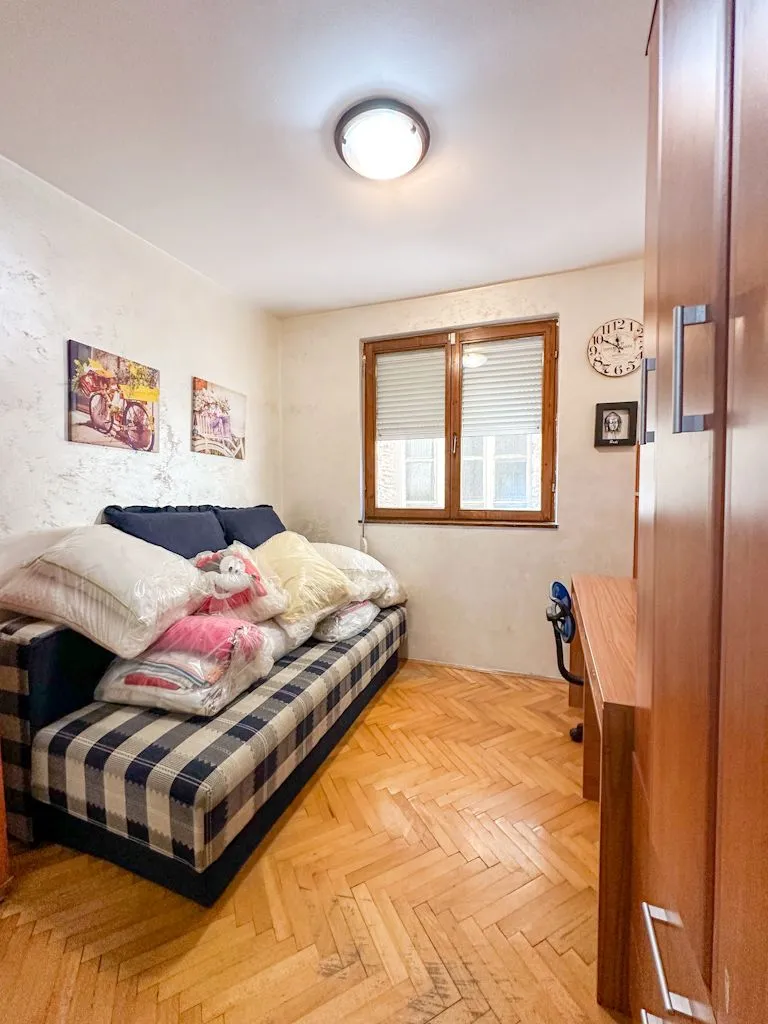 Izdavanje, kuća, 220m², Stari Aerodrom, Podgorica