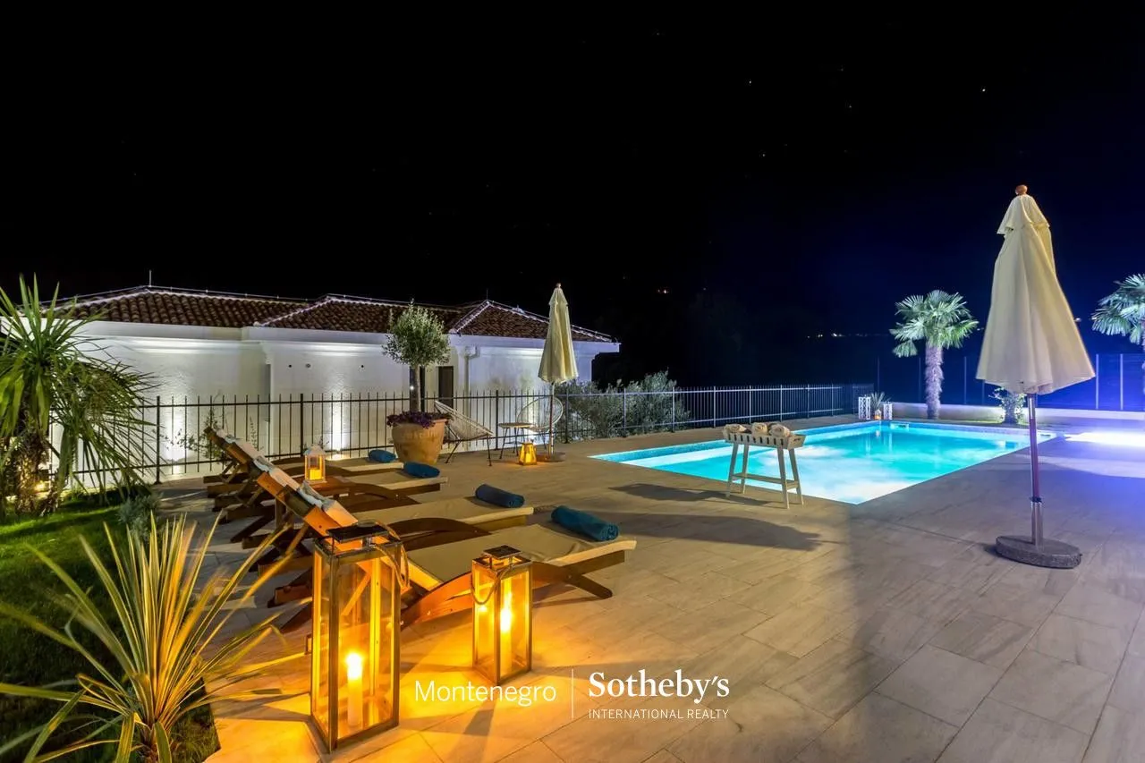 Prodaja, kuća, 350m², Đenovići, Herceg Novi