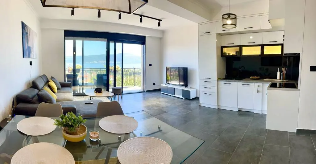 Prodaja, jednosoban stan, 50m², Centar, Tivat