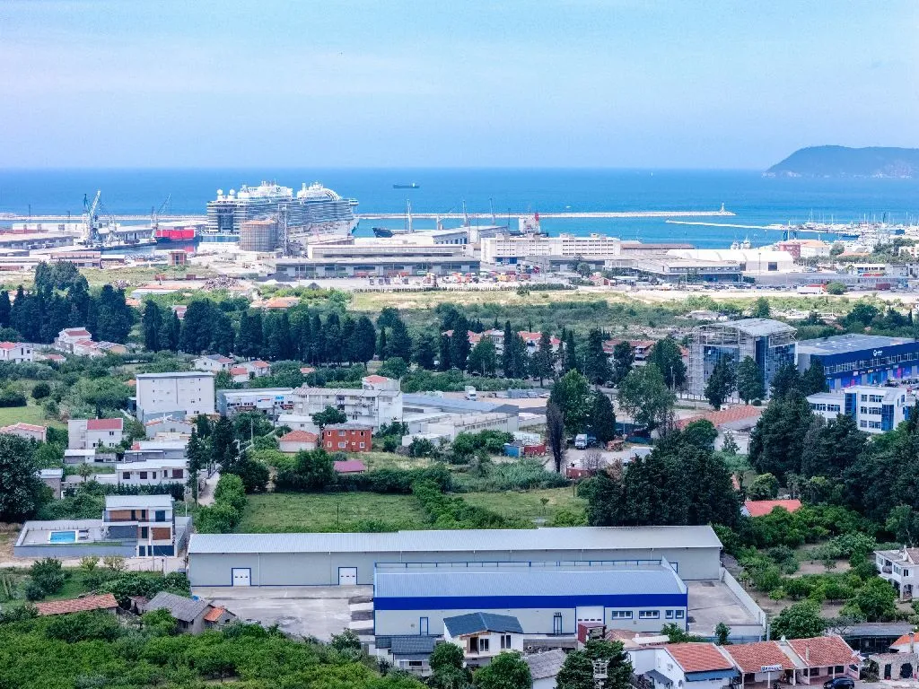 Rent, office space, 2000m², Centar, Bar