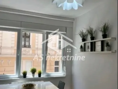 Izdavanje, trosoban stan, 80m², Stari Grad, Beograd - image 6