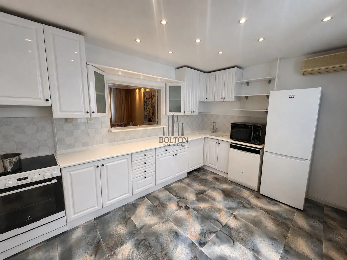 Rent, four bedroom apartment, 101m², Vračar, Šid